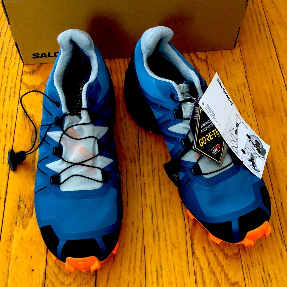 Men’s Salomon dirt running sneakers